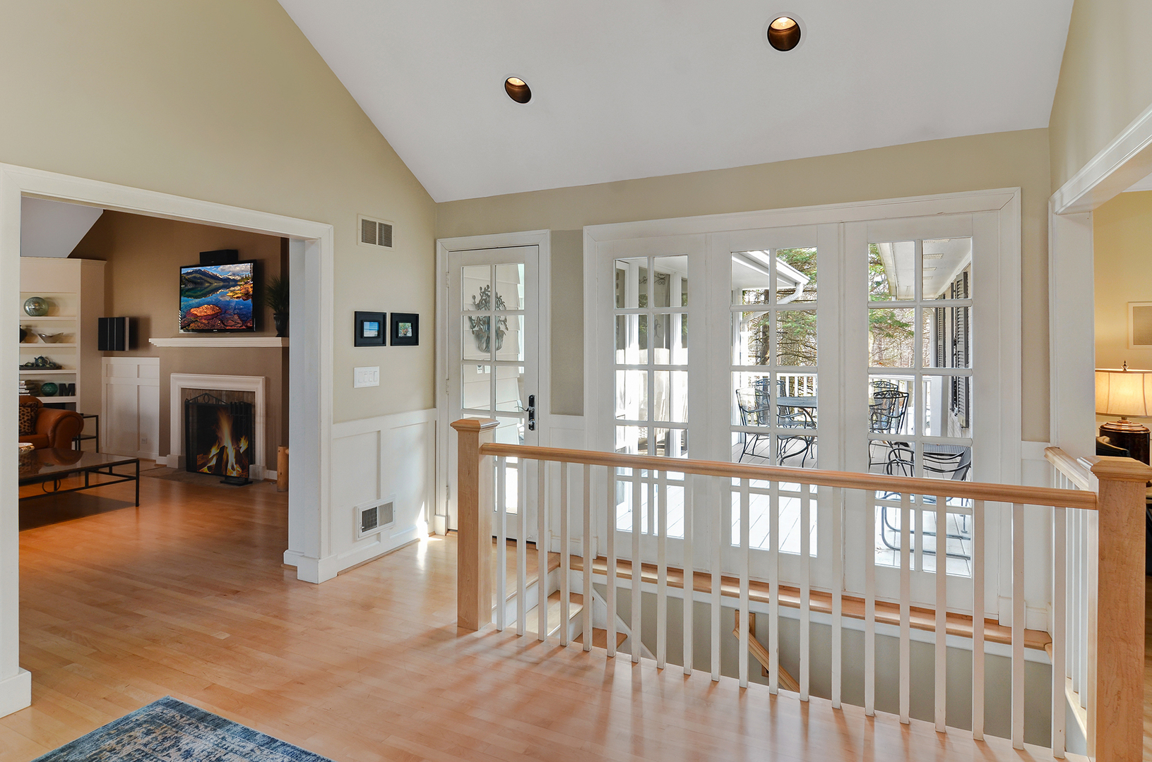 607 Roger Road Glen Ellyn, IL 60137 - Photo 2 of 22