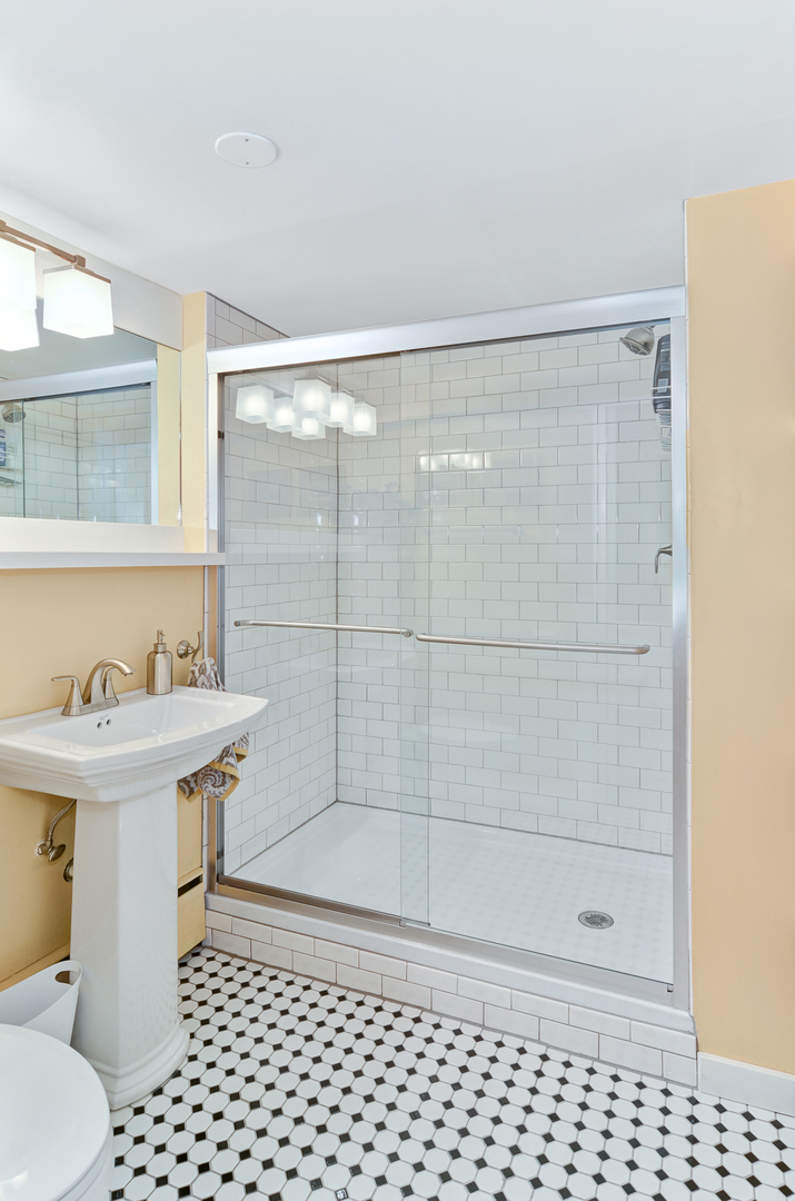 607 Roger Road Glen Ellyn, IL 60137 - Photo 17 of 22