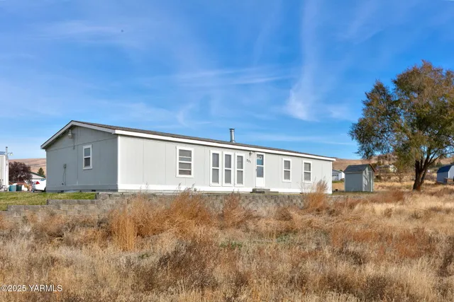 a house view with a outdoor space