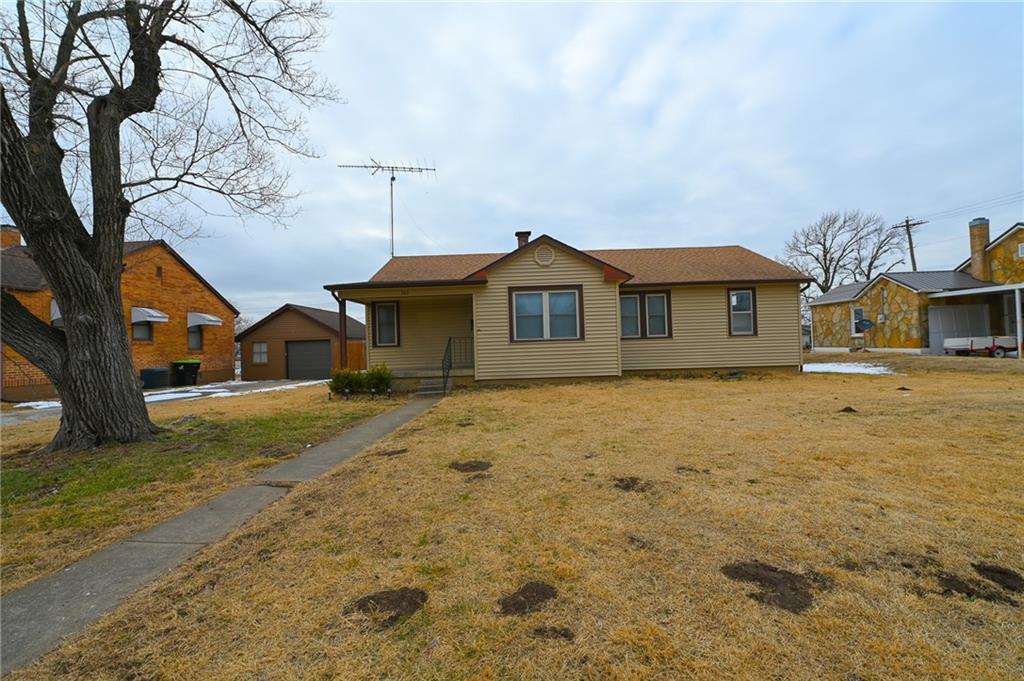 102 Winner Road El Dorado Springs, MO 64744 - Photo 2 of 21