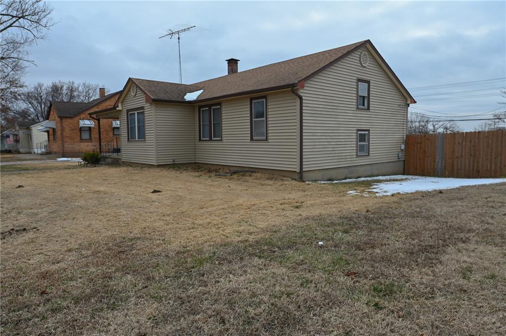 102 Winner Road El Dorado Springs, MO 64744 - Photo 3 of 21