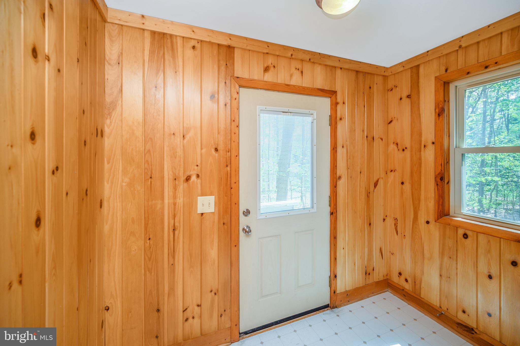 202 Constitution Boulevard Locust Grove, VA 22508 - Photo 23 of 51 Mud Room/Side Entrance