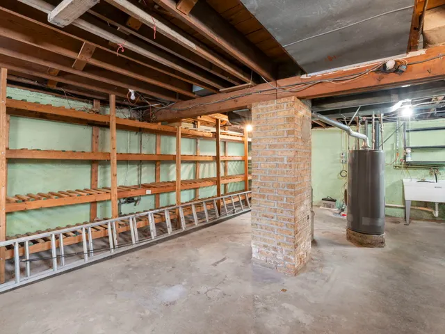 $415,000 | 956 Hillside Avenue, Elmhurst, IL 60126