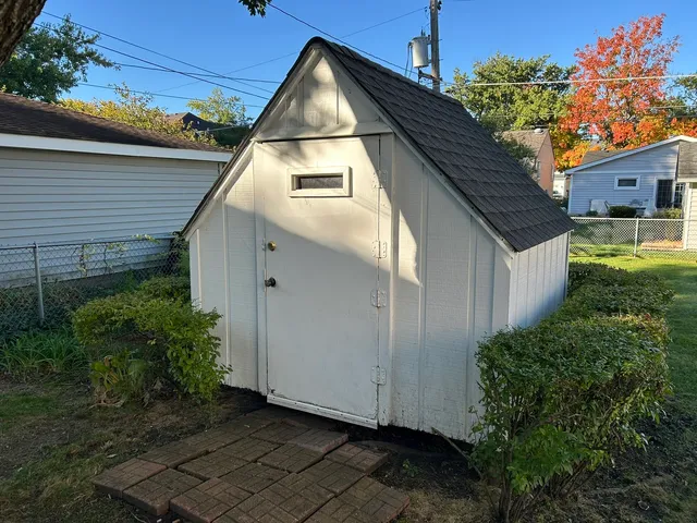 $415,000 | 956 Hillside Avenue, Elmhurst, IL 60126