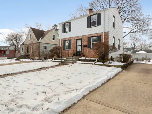 $415,000 | 956 Hillside Avenue, Elmhurst, IL 60126