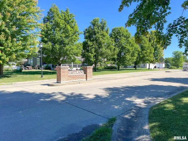 $28,000 | 6 Eastland Court, Carlinville, IL 62626