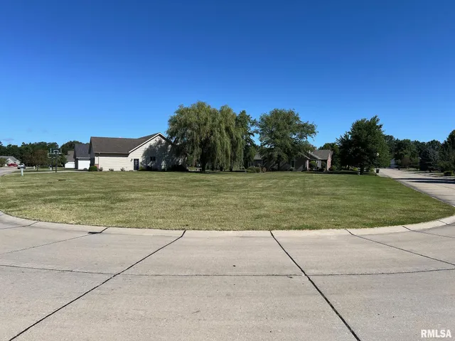 $28,000 | 6 Eastland Court, Carlinville, IL 62626