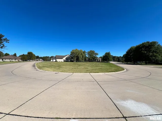 $28,000 | 6 Eastland Court, Carlinville, IL 62626