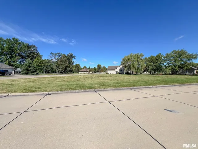 $28,000 | 6 Eastland Court, Carlinville, IL 62626