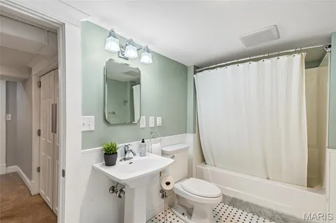 $209,900 | 2419 Oakland Avenue, St. Louis, MO 63114