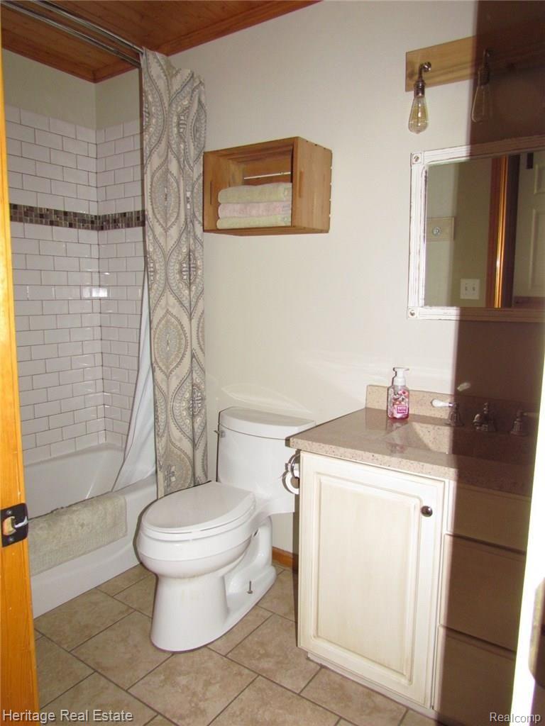 2301 Bullock Road Lapeer, MI 48446 - Photo 27 of 36 IMG_4857.jpg