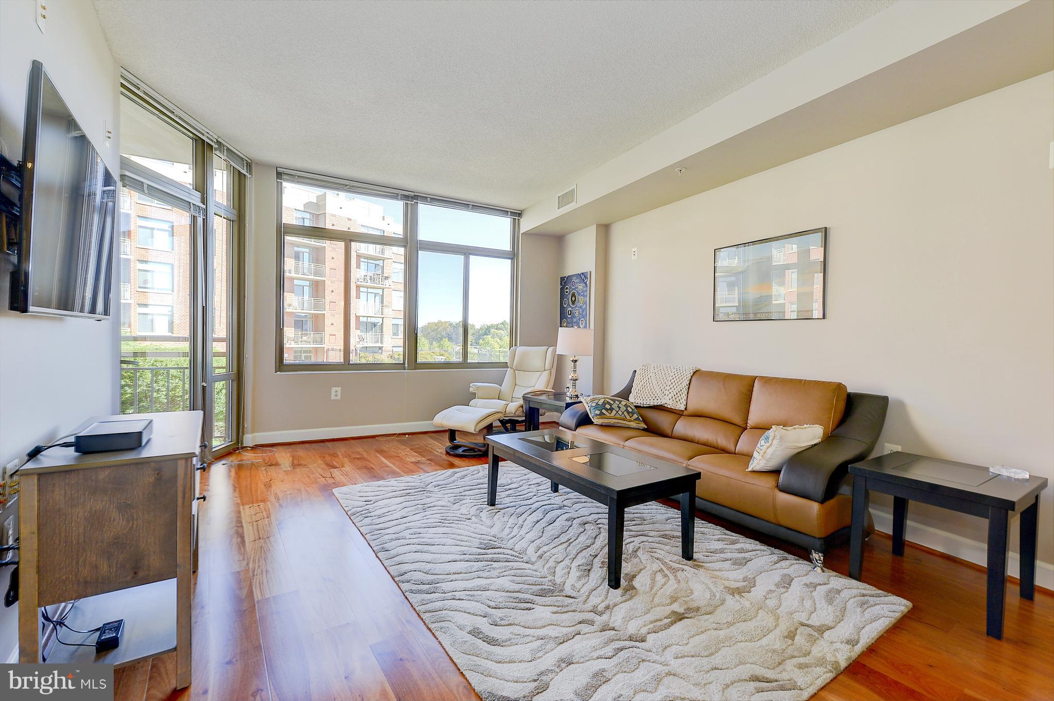 3650 South Glebe Road, Unit 367 Arlington, VA 22202 - Photo 1 of 28 Living Room