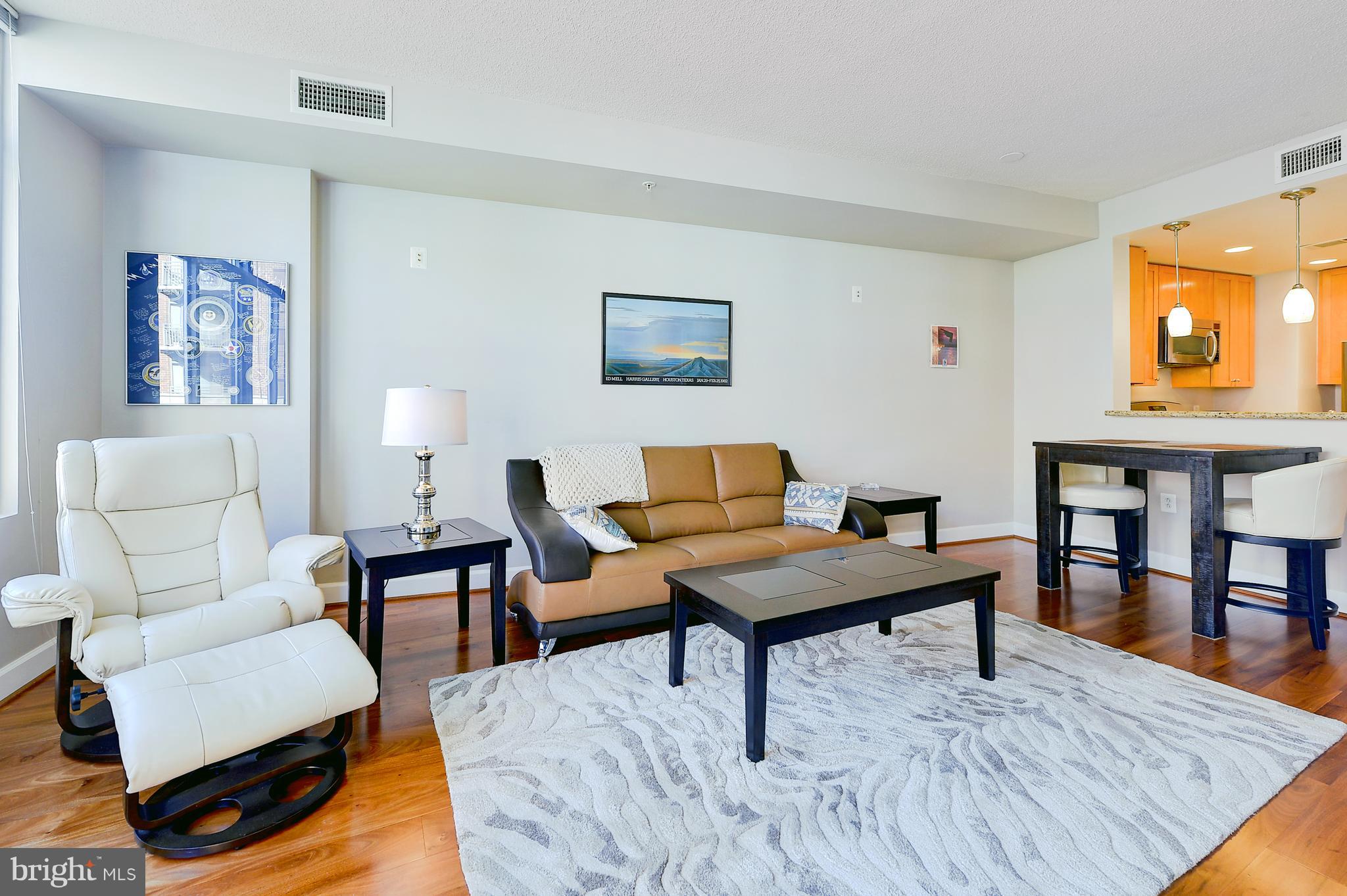 3650 South Glebe Road, Unit 367 Arlington, VA 22202 - Photo 6 of 28 Living Room