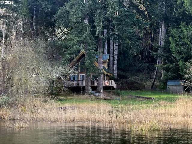 $520,000 | 3117 South Tenmile, Lakeside, OR 97449