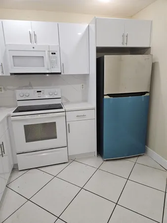 $1,750 | 5665 West 20th Avenue, Unit 413, Hialeah, FL 33012