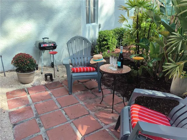 $339,000 | 2820 Citrus Lake Drive, Unit T101, Naples, FL 34109