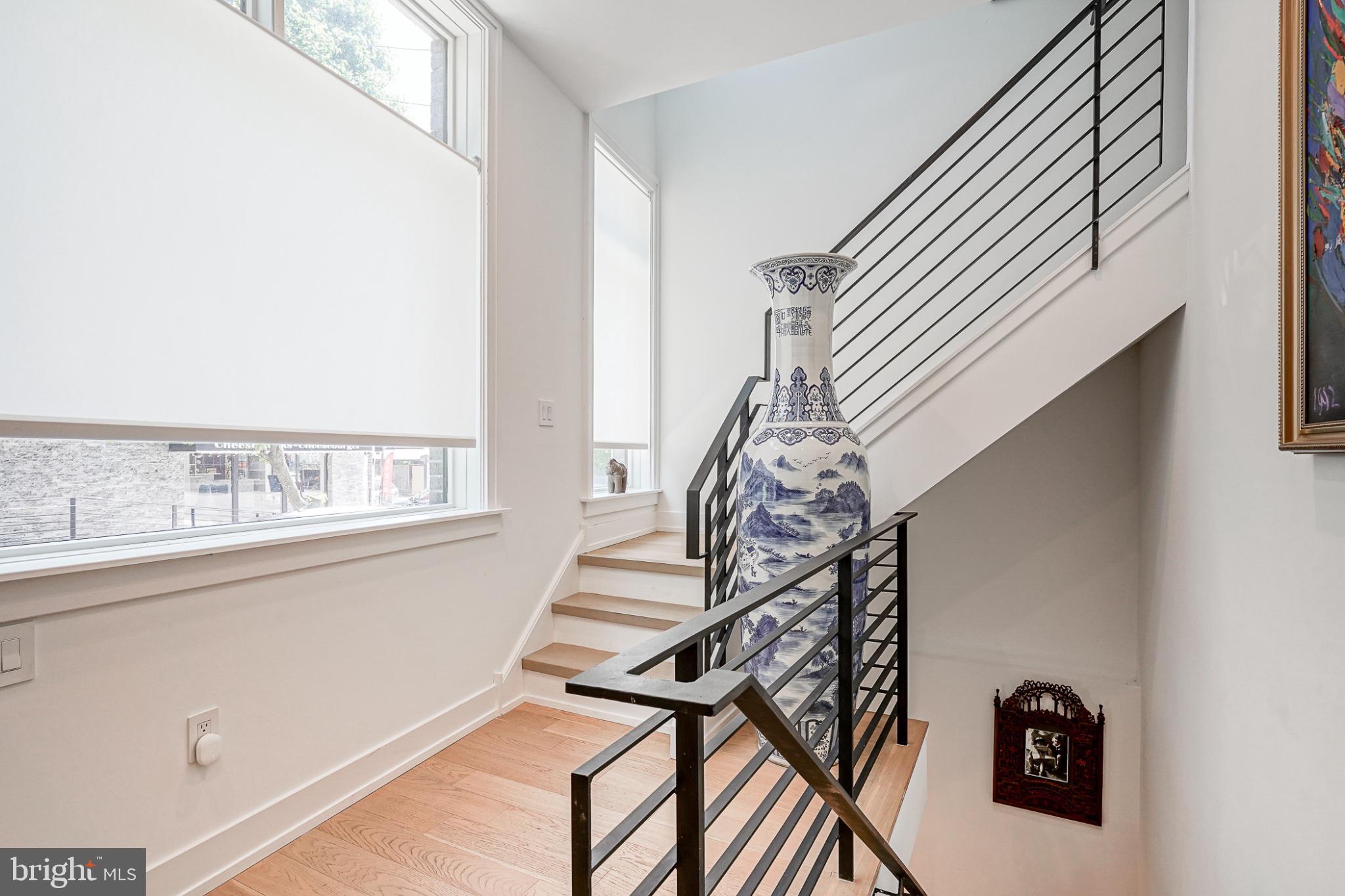 622 South Clarion Street Philadelphia, PA 19147 - Photo 48 of 57 Elegant staircase with striking vase.