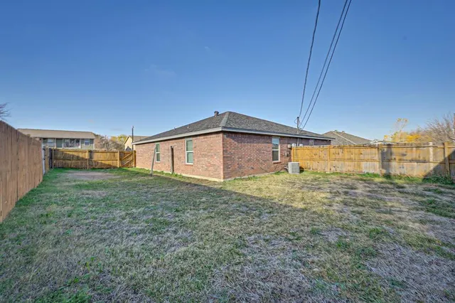 $1,575 | 607 Kings Way Drive, Unit B, Mansfield, TX 76063