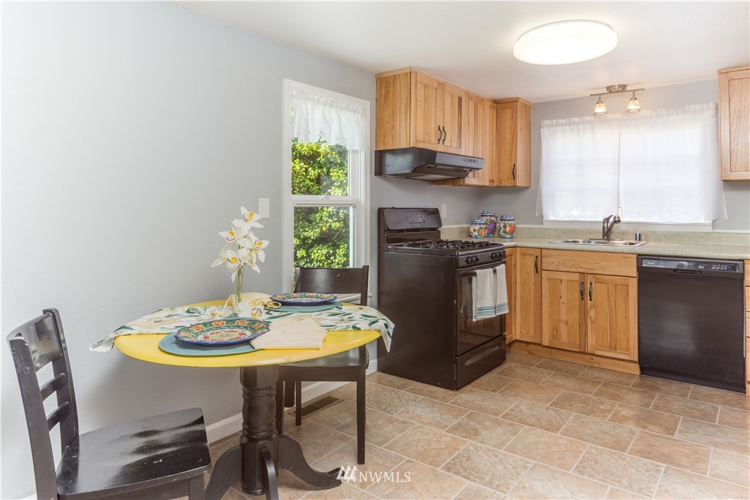 2526 Sheridan Road Bremerton, WA 98310 - Photo 9 of 27 Gallery Image 9