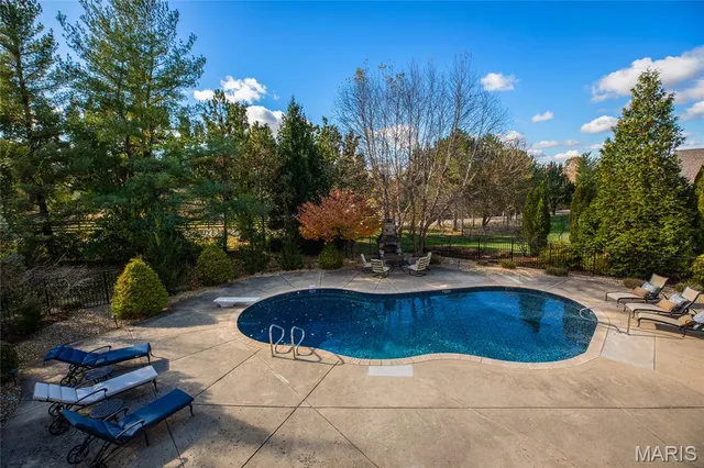 $1,750,000 | 997 Tara Oaks Drive, Chesterfield, MO 63005