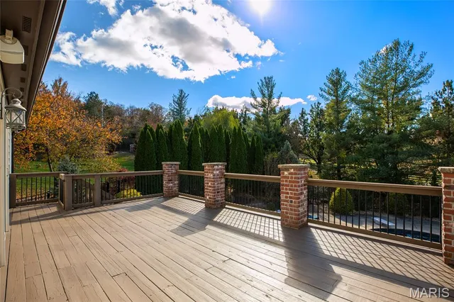 $1,750,000 | 997 Tara Oaks Drive, Chesterfield, MO 63005