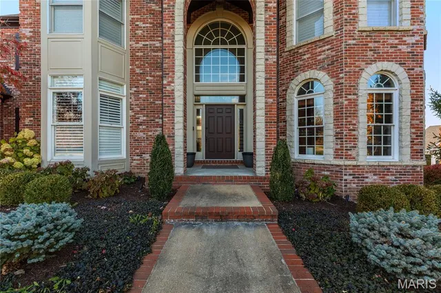 $1,750,000 | 997 Tara Oaks Drive, Chesterfield, MO 63005