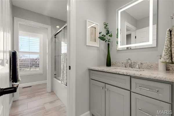 $1,750,000 | 997 Tara Oaks Drive, Chesterfield, MO 63005
