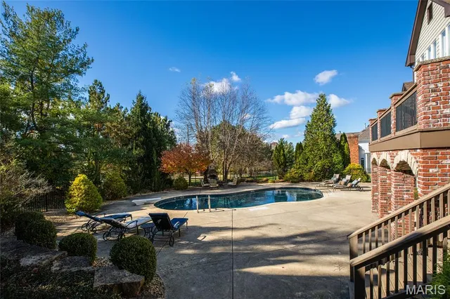 $1,750,000 | 997 Tara Oaks Drive, Chesterfield, MO 63005