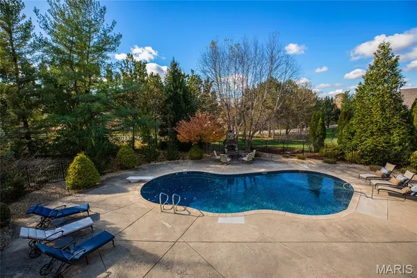$1,750,000 | 997 Tara Oaks Drive, Chesterfield, MO 63005