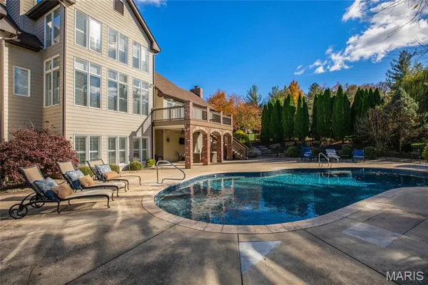 $1,750,000 | 997 Tara Oaks Drive, Chesterfield, MO 63005