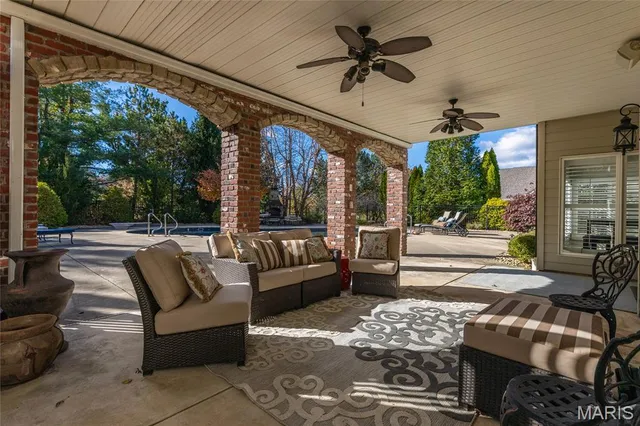 $1,750,000 | 997 Tara Oaks Drive, Chesterfield, MO 63005