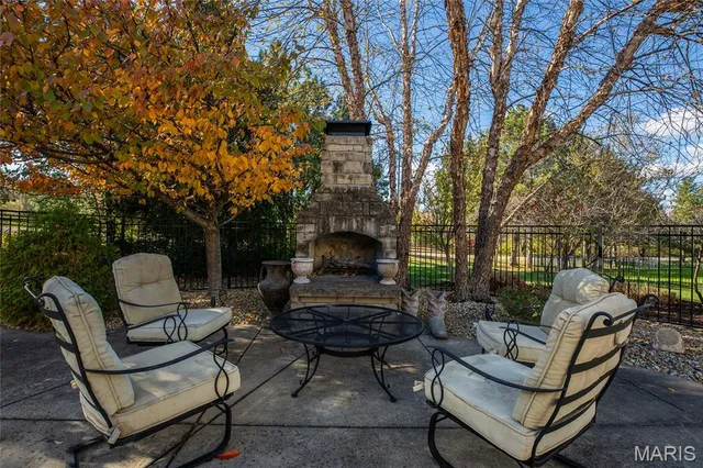 $1,750,000 | 997 Tara Oaks Drive, Chesterfield, MO 63005