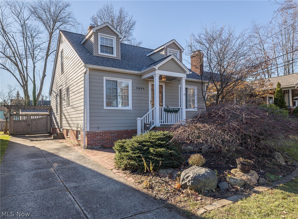 3894 Parkdale Road Cleveland, OH 44121 - Photo 1 of 35