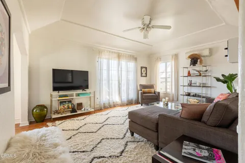 $1,200,000 | 3309 Hamilton Way, Los Angeles, CA 90026