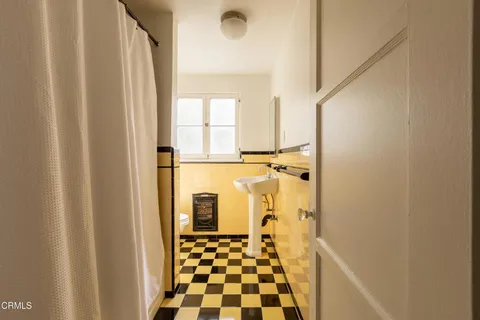 $1,200,000 | 3309 Hamilton Way, Los Angeles, CA 90026