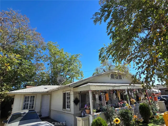a view of the porch and patio