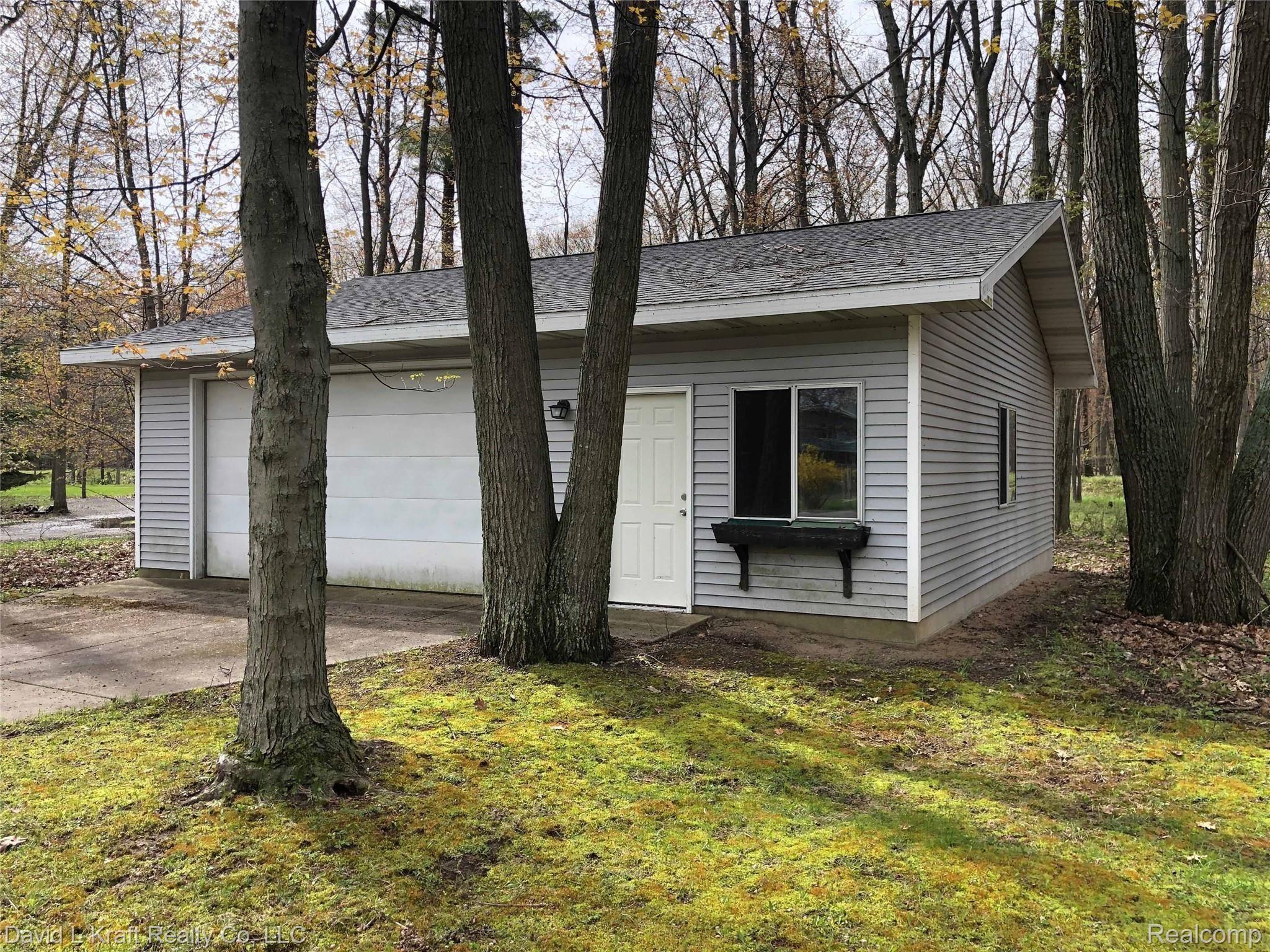 8684 Crescent Beach Road Pigeon, MI 48755 - Photo 23 of 23 8684CBRdGar1.jpg