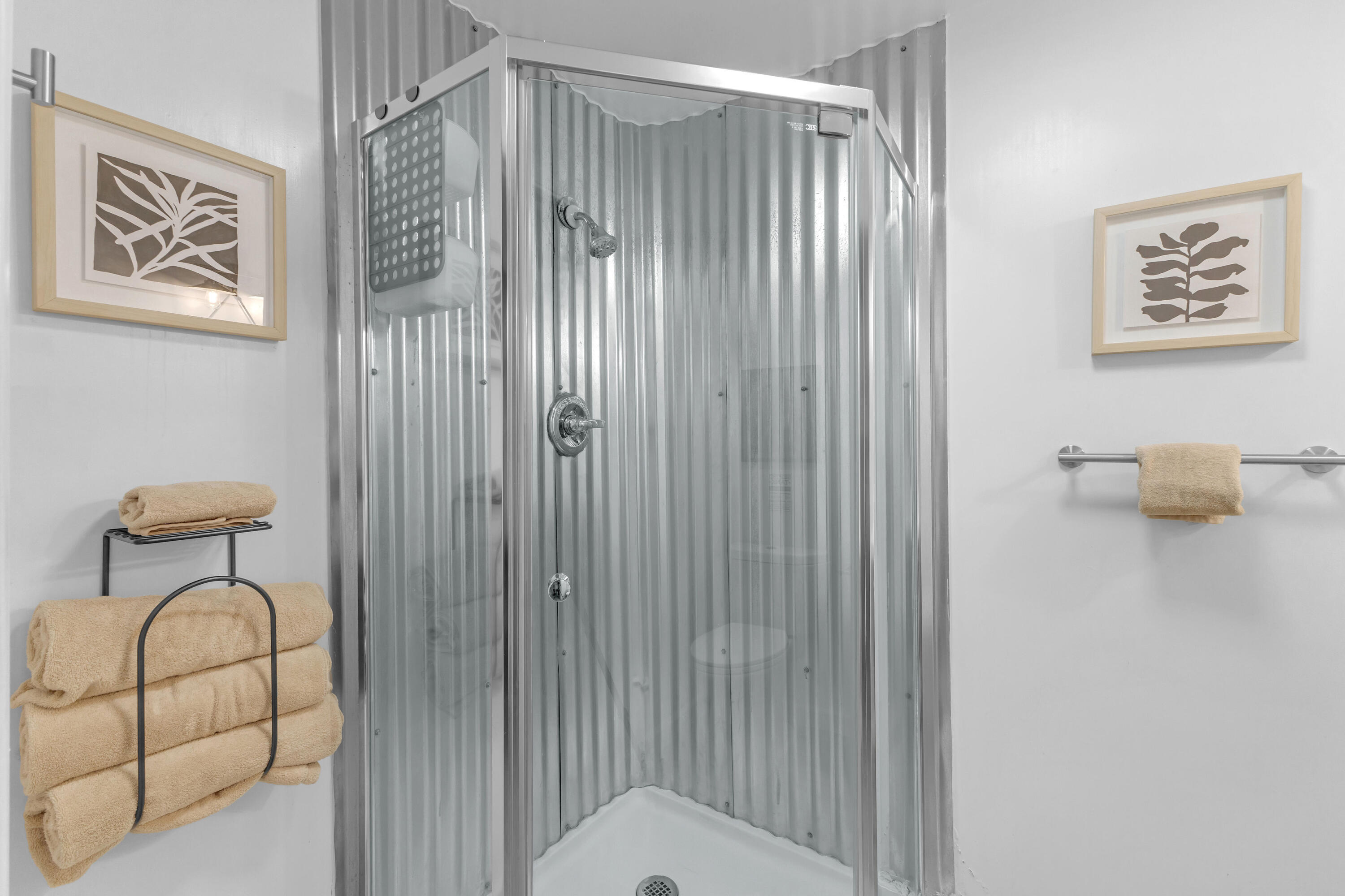 2642 Star Lane Joshua Tree, CA 92252 - Photo 26 of 76 a bathroom with a toilet and a shower