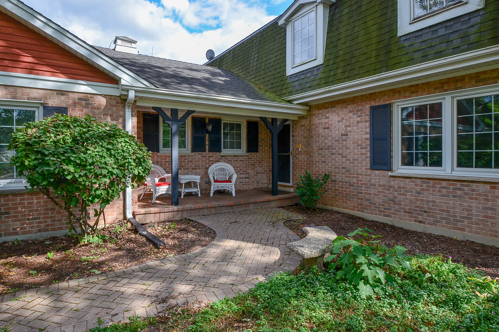 1455 Appleby Road Inverness, IL 60067 - Photo 6 of 16 a front view of a house with garden