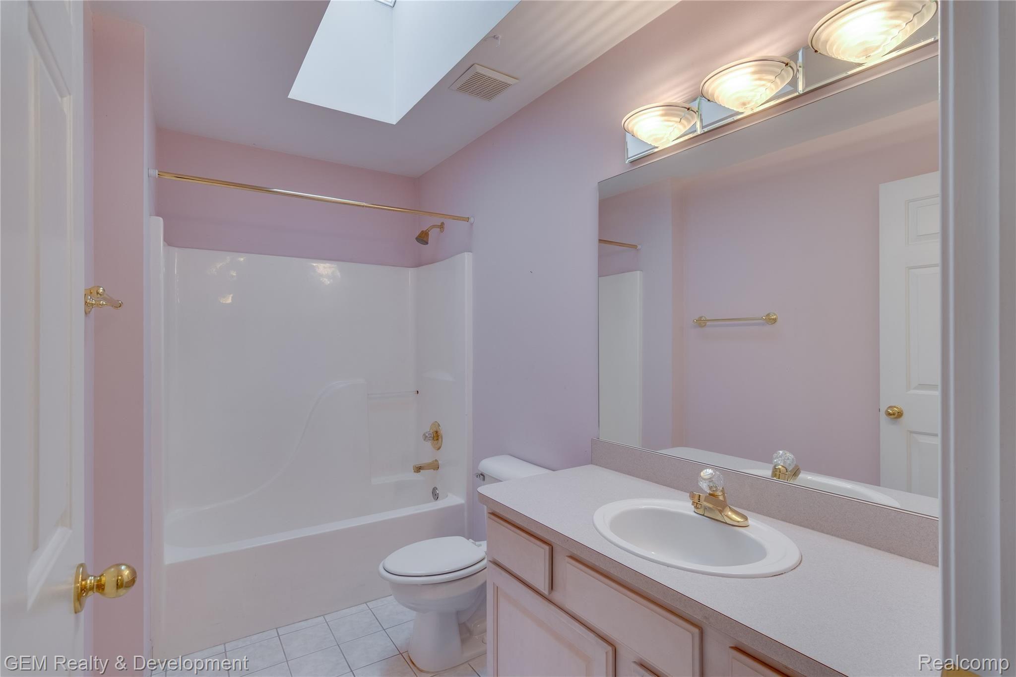 41747 Glade Road Canton, MI 48187 - Photo 27 of 37 Full Bath Upstairs