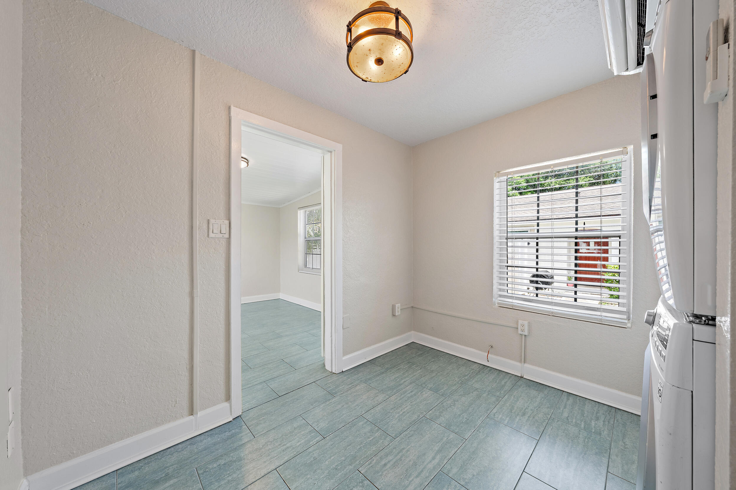 200 East 24th Street Riviera Beach, FL 33404 - Photo 16 of 22 Laundry Area