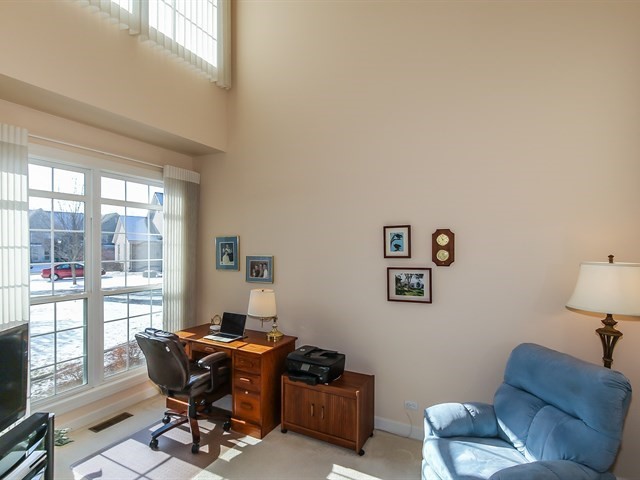 804 Stone Canyon Circle Inverness, IL 60010 - Photo 12 of 30 a workspace with furniture and a window