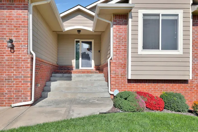 $409,000 | 2637 58th Court, Wichita, KS 67204