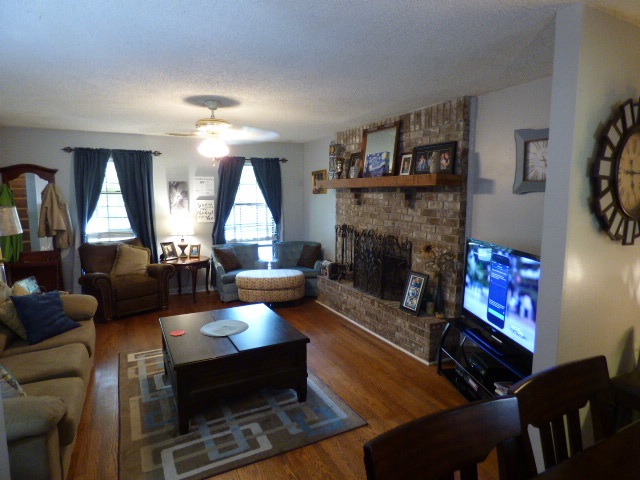109 Ridgewood Drive Daphne, AL 36526 - Photo 2 of 20 Living Room
