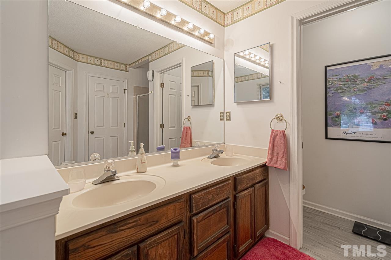 4248 Birmingham Way Raleigh, NC 27604 - Photo 20 of 29 a bathroom with a sink and a mirror