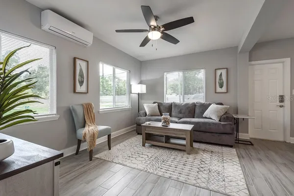 $1,900 | 15732 Bolesta Road, Unit B, Clearwater, FL 33760