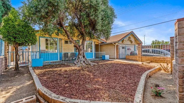 a house view with a outdoor space