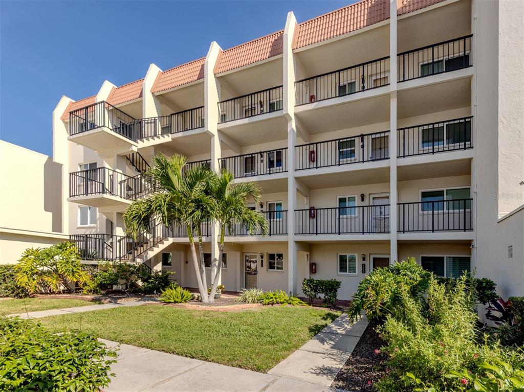 230 Santa Maria Street, Unit 330 Venice, FL 34285 - Photo 2 of 59 a front view of a multi story building