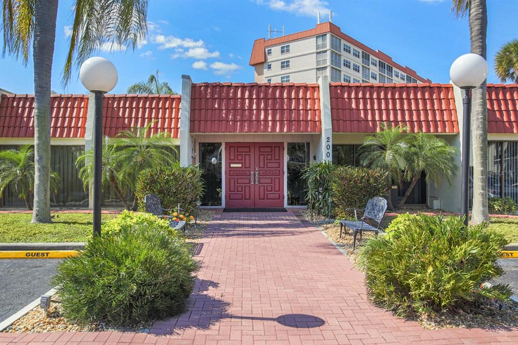 230 Santa Maria Street, Unit 330 Venice, FL 34285 - Photo 38 of 59 a house view with a garden space