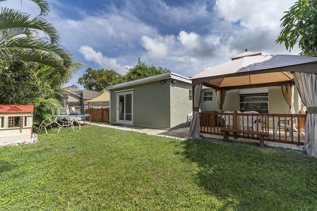 129 Banyan Circle Jupiter, FL 33458 - Photo 27 of 31 027-129BanyanCircle-Jupiter-FL-small